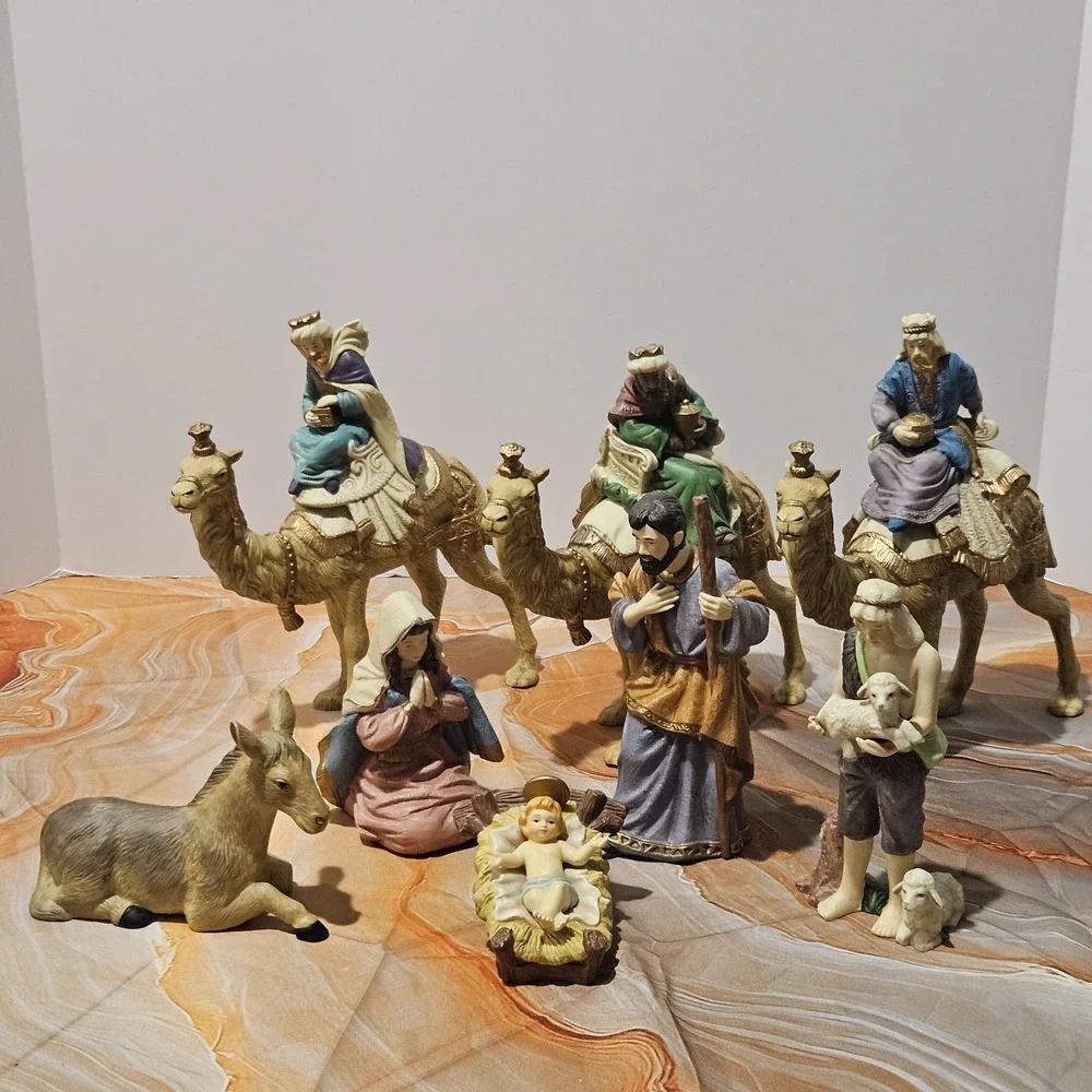 Caffco International 8 Piece Hand Painted Porcelain Nativity Set Christmas W Box